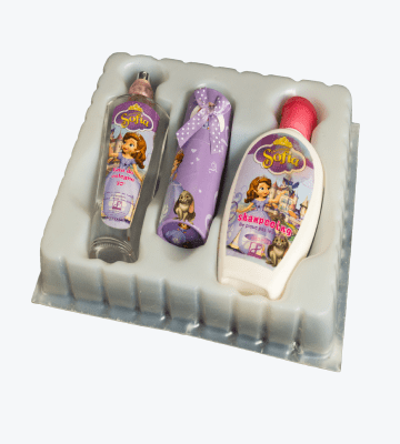 Plateau en plastique contenant des produits d'hygiène pour enfants imbriqués